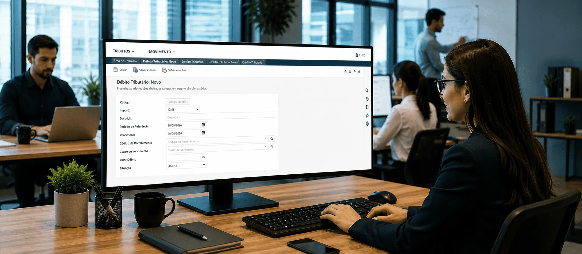 Equipe usando o ERP M8 no escritório